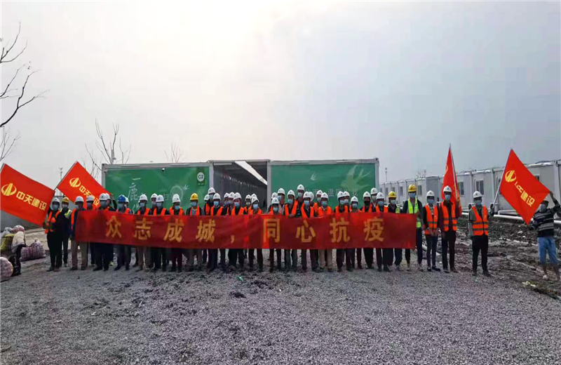 4月5日－18日，beat·365三建奉贤龙湖天街、朝阳广场等5个项目先后集结203名施工人员参与了4个方舱医院的建设、改造工程。